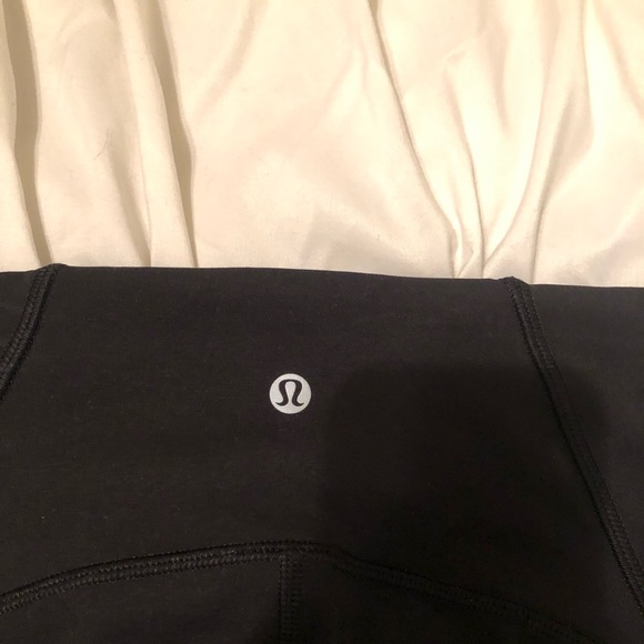 Black cropped Lulu leggings!! - Picture 4 of 5